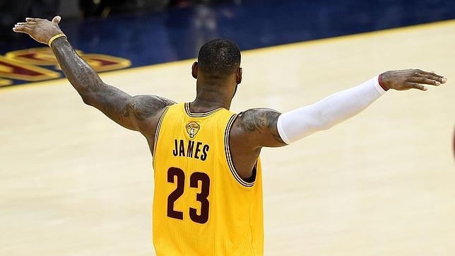 LeBron da ventaja a los Cavaliers con otro partido memorable