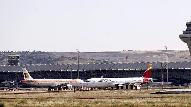 Los controladores aéreos recurrirán los servicios mínimos fijados por Fomento