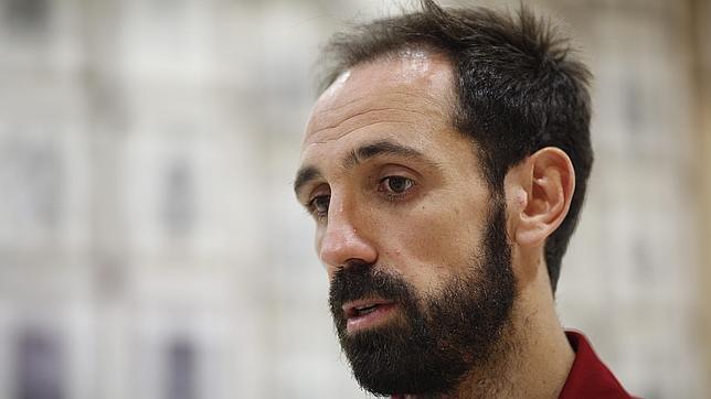 Juanfran: «Me duelen los silbidos al himno porque soy un romántico»