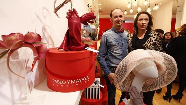 Pablo y Mayaya, en su tienda de Valladolid