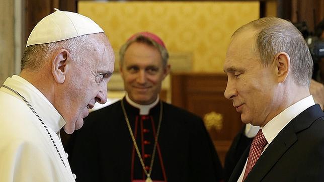 El Papa Francisco pide a Putin «un esfuerzo sincero y grande» por la paz en Ucrania