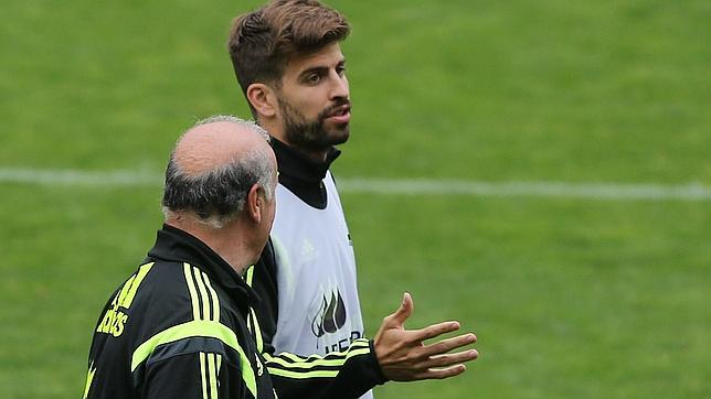 Indignación en la selección por el trato a Piqué