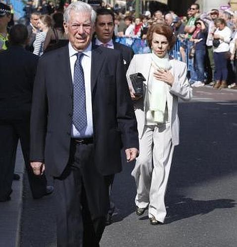 Vargas Llosa estuvo con su mujer en Madrid en la festividad del Dos de Mayo