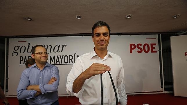 El PSOE asalta el poder local sometido al dictado de Podemos