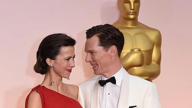Benedict Cumberbatch y Sophie Hunter en los Premios Oscar de 2015
