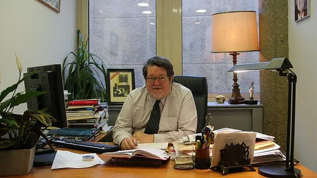 Santiago Castelo en su despacho de ABC