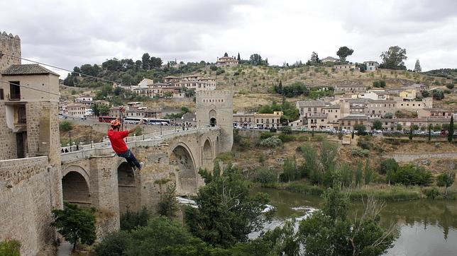 Abre al público la famosa y polémica tirolina de Toledo