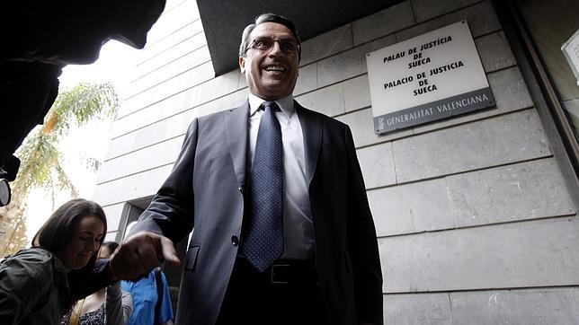 Procesan al exalcalde de Cullera por el incendio causado por fuegos artificiales