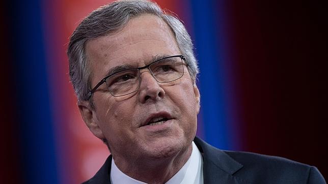 Jeb se presenta a las primarias republicanas sin el apellido Bush en el cartel electoral