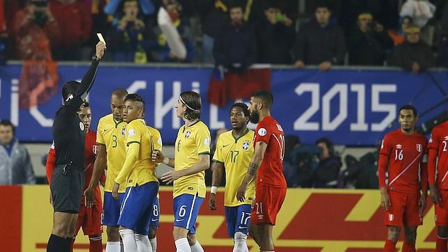 Neymar ve la tarjeta más ridícula de su vida