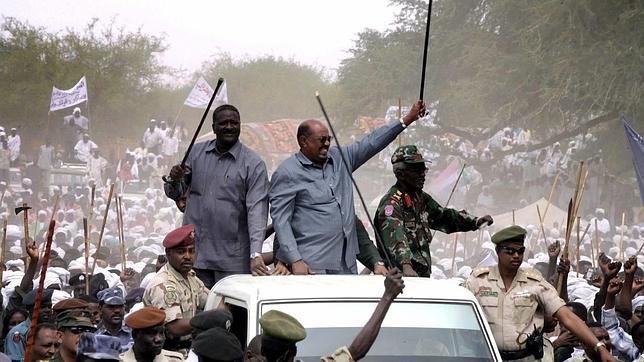 Las órdenes de arresto del Tribunal Penal Internacional contra Omar Al-Bashir