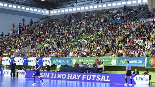 Aspecto de la grada del Fundación Montemadrid en el primer partido de la final