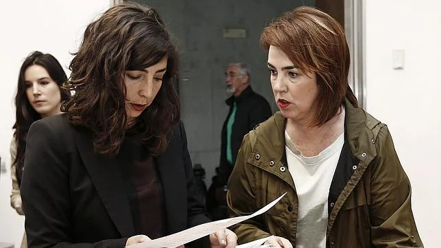 Ainhoa Aznárez (derecha) presidirá el Parlamento navarro