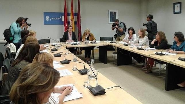 Manuela Carmena dará comidas y cenas gratis a familias necesitadas