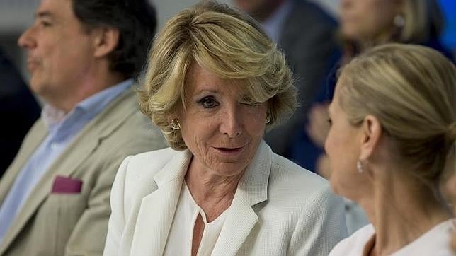 Aguirre niega indisciplina y dice que Rajoy no rechazó un congreso extraordinario