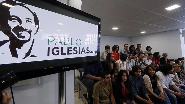 El equipo de Pablo Iglesias en rueda de prensa
