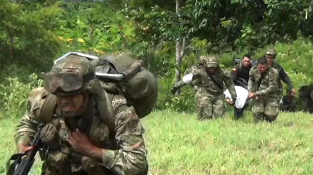 Militares de las FARC en plena operación militar