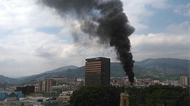 Controlado el incendio en El Corte Inglés en Bilbao, que deja un herido leve