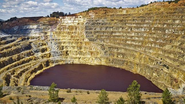 Vistas de las minas que dan nombre a la localidad onubense de Minas de Riotinto