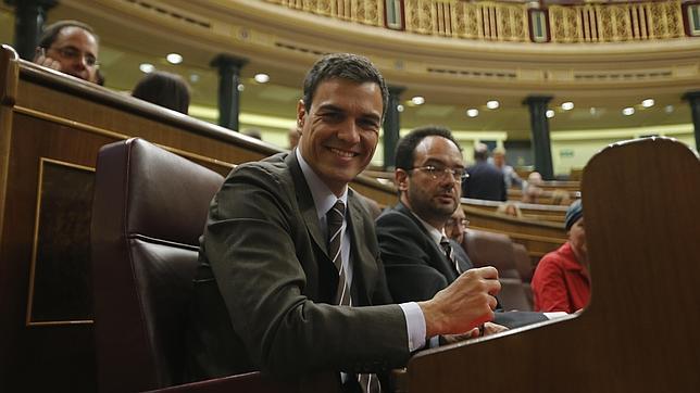 Baja el número de militantes del PSOE en el primer año de Pedro Sánchez