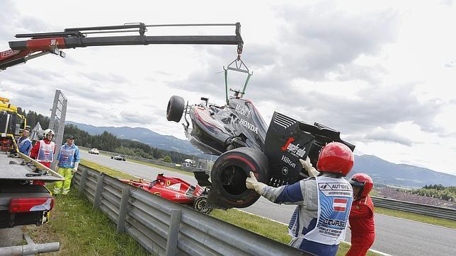 El nuevo motor del McLaren se partió y Alonso tendrá sanción en Silverstone