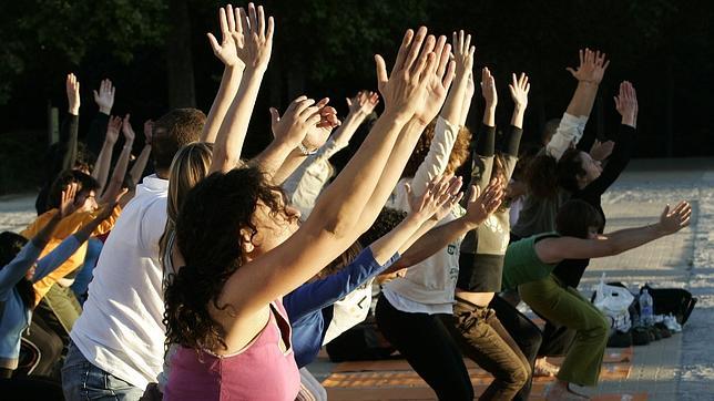 Valladolid celebra el Día Internacional del Yoga con más de 500 inscritos