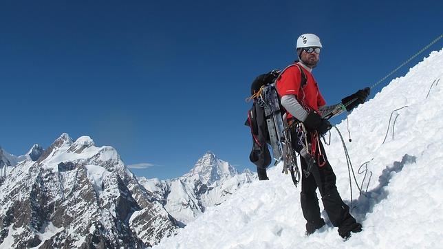 El montañero llevaba tiempo pensando escalar el K2, que se aprecia de fondo en la foto