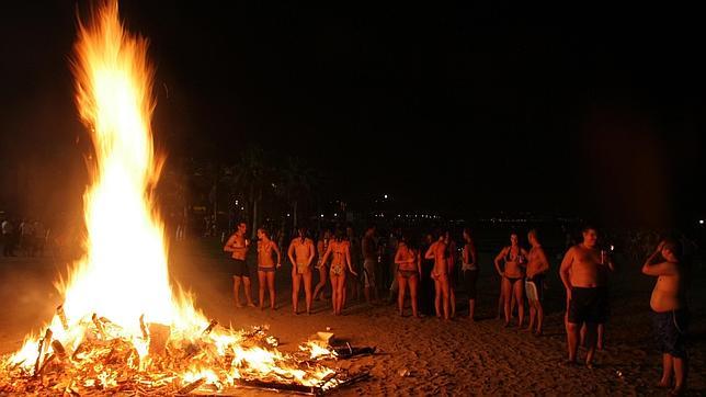 Noche de San Juan, en la Playa de la Malagueta