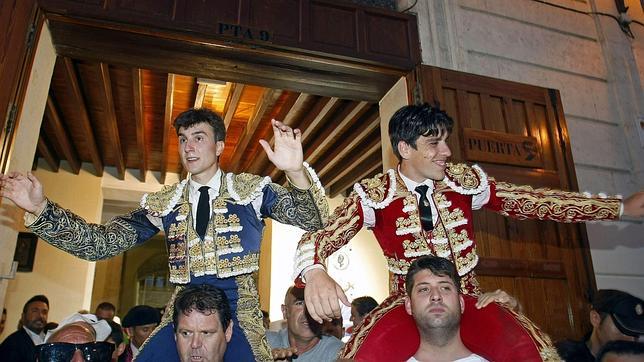 Varea y Borja Álvarez salen a hombros en la Feria de Alicante