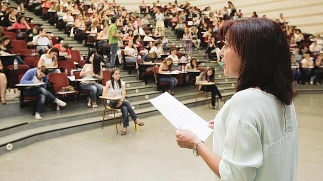 Más de 30.000 aspirantes optan a una plaza de maestro y profesor de Secundaria