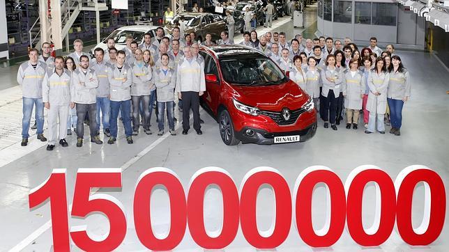 La factoría de Palencia fabrica el vehículo 15 millones de Renault en España