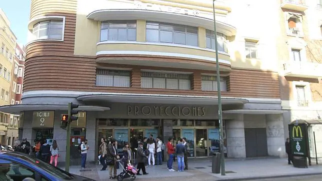Fachada del cine Proyecciones, en la calle Fuencarral, en una imagen de archivo