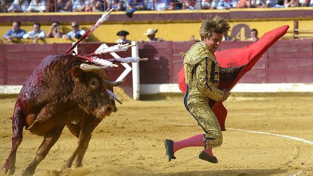 El Cordobés, ídolo en Burgos, en el salto de la rana