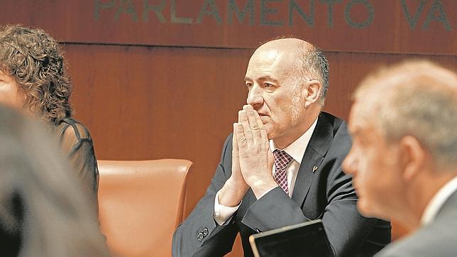 El Parlamento vasco respalda a la UPV ante las denuncias de fraude en títulos de etarras