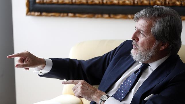 Rajoy releva a José Ignacio Wert y elige a Íñigo Méndez de Vigo para Educación