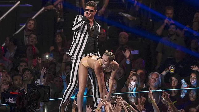 Miley Cyrus y Robin Thicke en los premios MTV Video Music Awards 2013