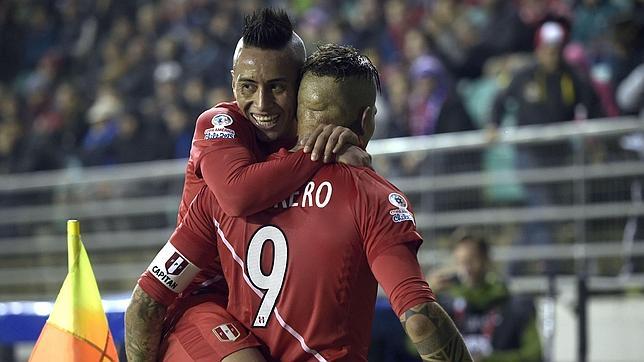 Perú amenaza a Chile en semifinales