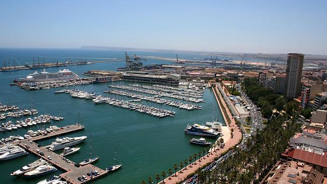 Vista aérea del puerto de Alicante