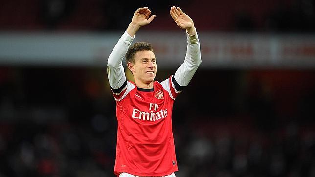 Koscielny saluda a los aficionados