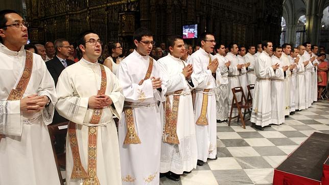 Algunos de los seminaristas ordenados este domingo en la catedral de Toledo