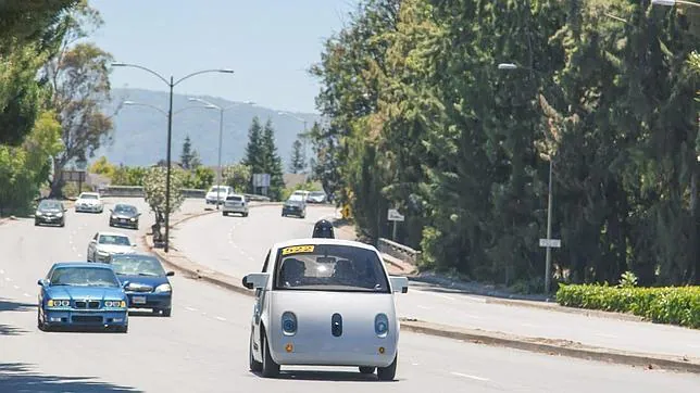Detalle de uno de los coches autónomos de Google