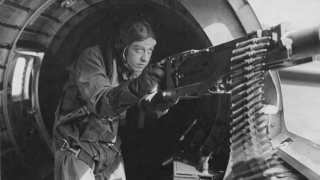 El artillero cuya orina salvó la vida de sus compañeros durante un combate contra cazas nazis