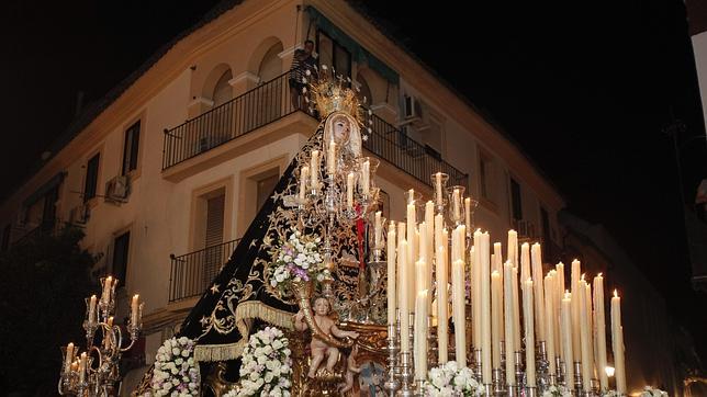 Rosas y nardos, predominantes en los exornos florales de la Magna