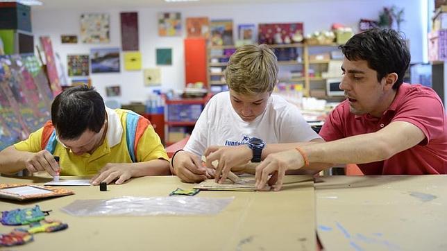 Así es un campamento de niños con personas con discapacidad intelectual