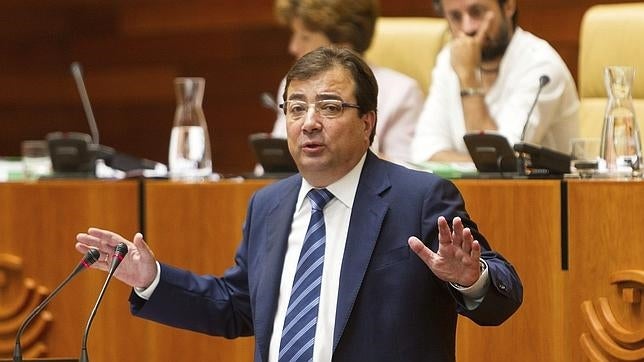 Vara, investido presidente de Extremadura con los votos de PSOE y Podemos