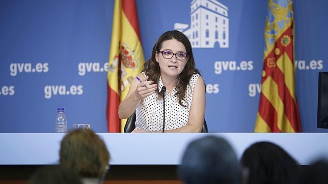 Mónica Oltra: «Yo tengo mi Iphone 4 de la legislatura pasada que aún funciona»