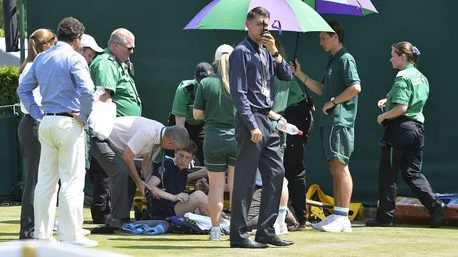 Un recogepelotas colapsa en las pistas de Wimbledon