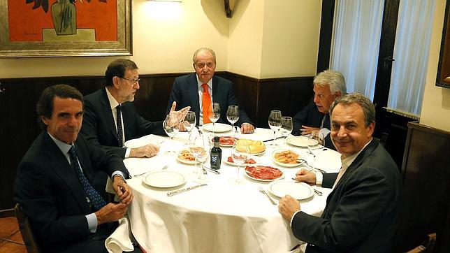 Así fue la cena de Rajoy, Don Juan Carlos y los expresidentes en Casa Lucio