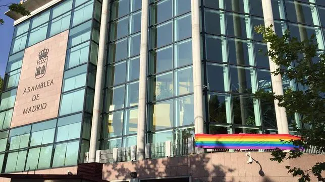 La Asamblea de Madrid se suma a la ola de apoyo institucional al Orgullo Gay