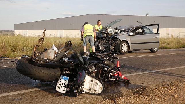 Cuatro personas fallecen en una colisión entre un turismo y una moto en Cigales